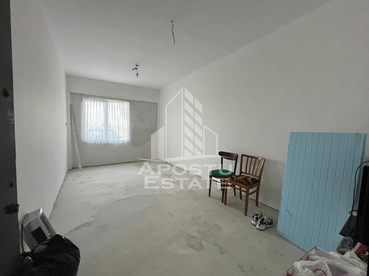 Casa invididuala cu 13 camere, situata in zona Mehala - 7