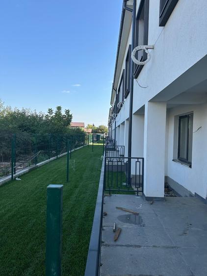 Duplex cu 4 camere cu Canalizare în Progresul