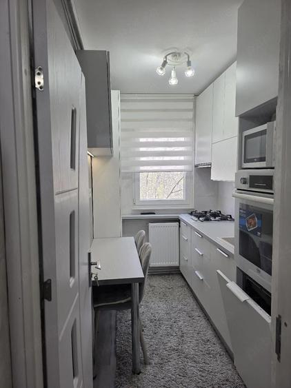 Apartament cu 3 camere semidecomandat în Malu Roșu