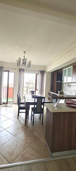 Apartament cu 4 camere decomandat, mobilat în Băneasa
