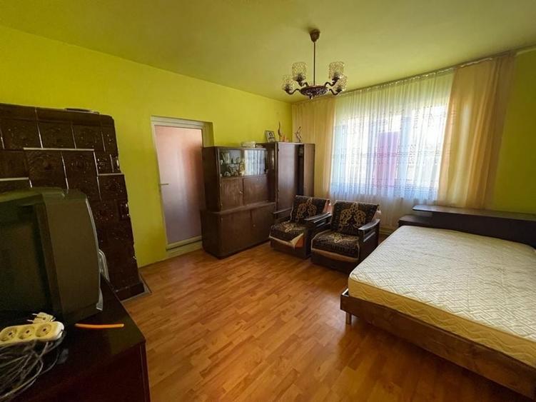 Casă cu 3 camere în Berbești
