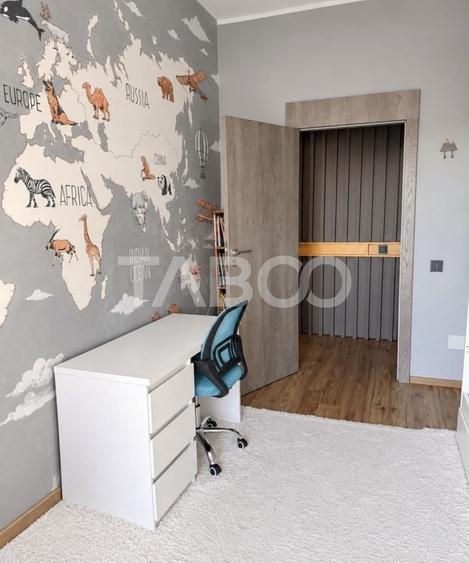 Apartament cu 3 camere semidecomandat, mobilat în Bună Ziua