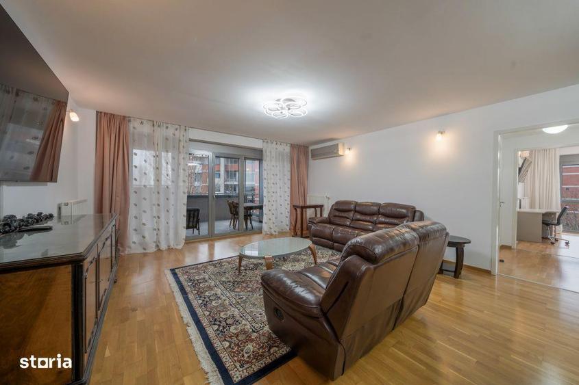 Apartament cu 3 camere semidecomandat, mobilat în Nordului