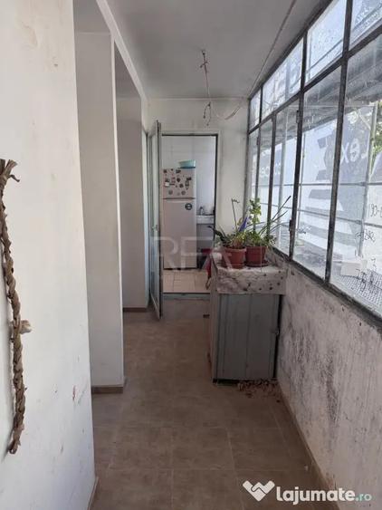 Apartament cu 4 camere decomandat în Titan
