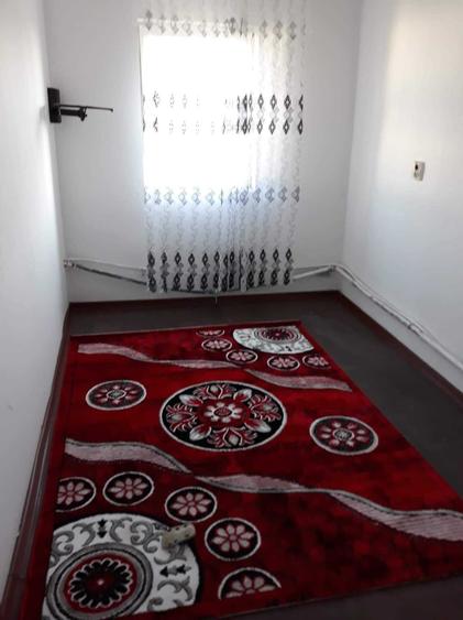 Vand apartament in orasul Marasesti, str. Garoafei, etajul 4 cu 3 camere. Apartamentul este bine intretinut si se vinde complet mobilat. - 3