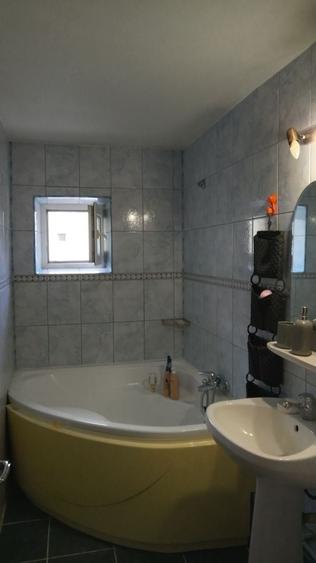 Apartament cu 3 camere decomandat în Unirii