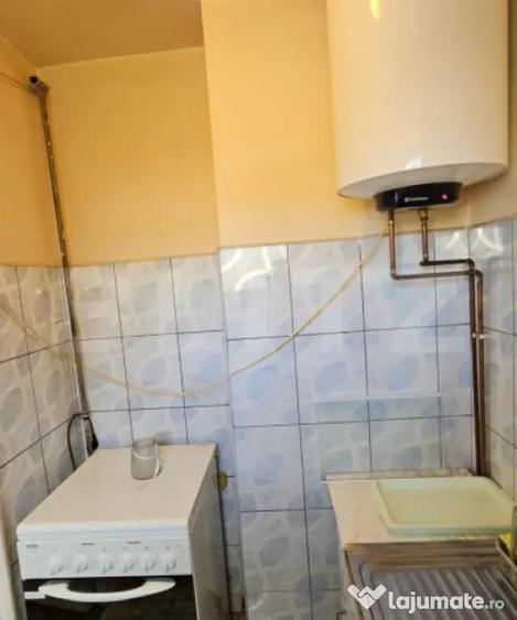 Garsonieră decomandată în Tudor