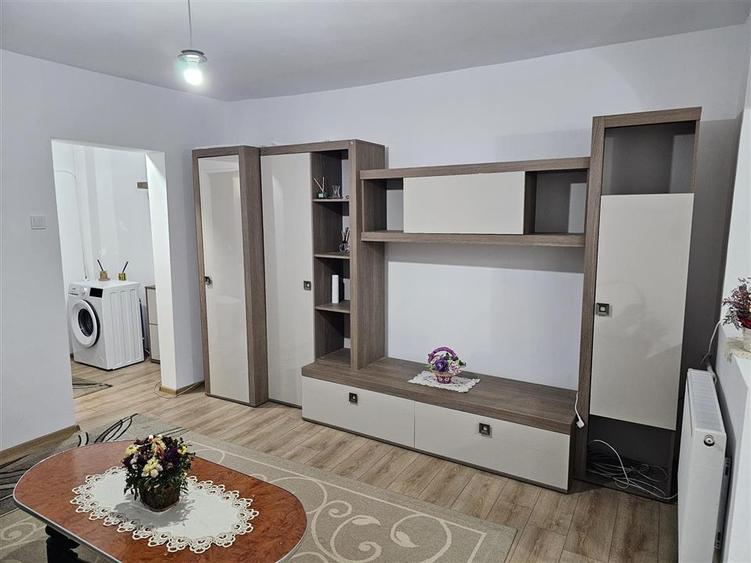 Garsonieră decomandată, mobilată în Micro 3
