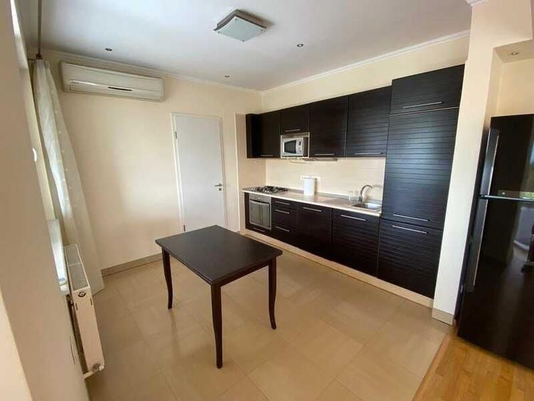 Apartament cu 4 camere decomandat în Odăile