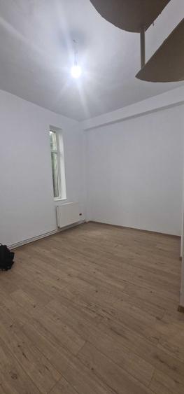 Apartament cu 2 camere semidecomandat în Floreasca