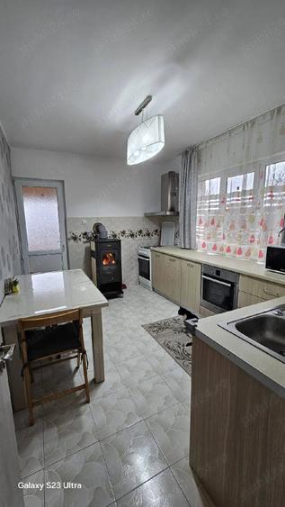 Casă cu 6 camere în Răcăuți