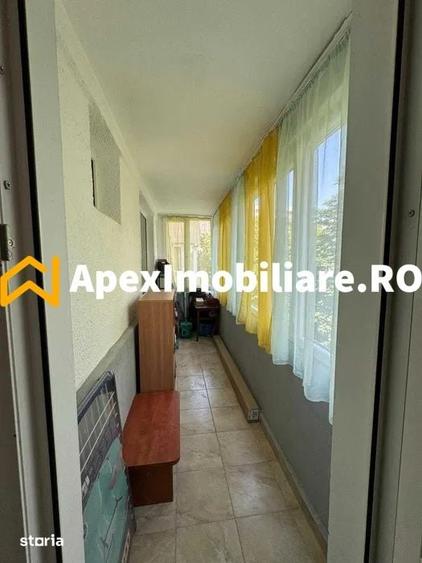 Apartament cu 2 camere semidecomandat în Tei