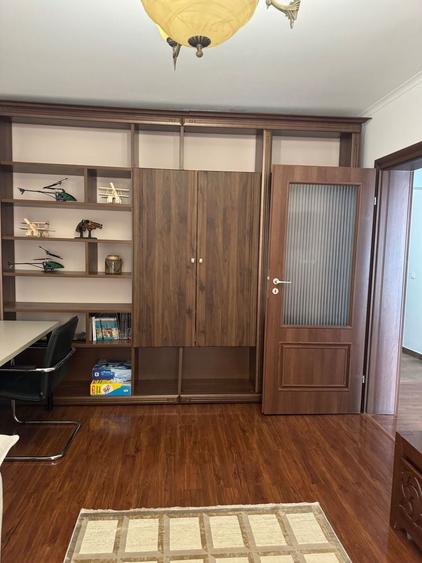 Apartament cu 3 camere decomandat, mobilat în Tei