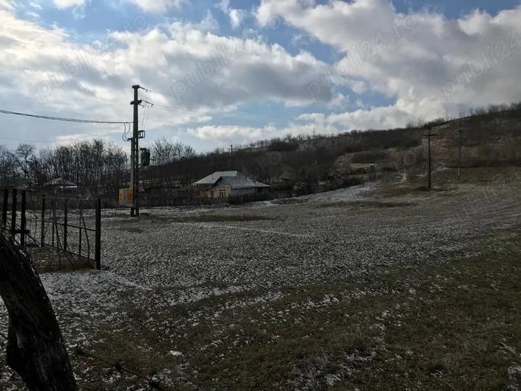 Teren de 4209 mp, în Strâmtura-Mitoc