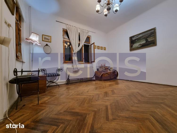 Casă cu 9 camere semidecomandat cu Teren 260 Mp în Timpuri Noi