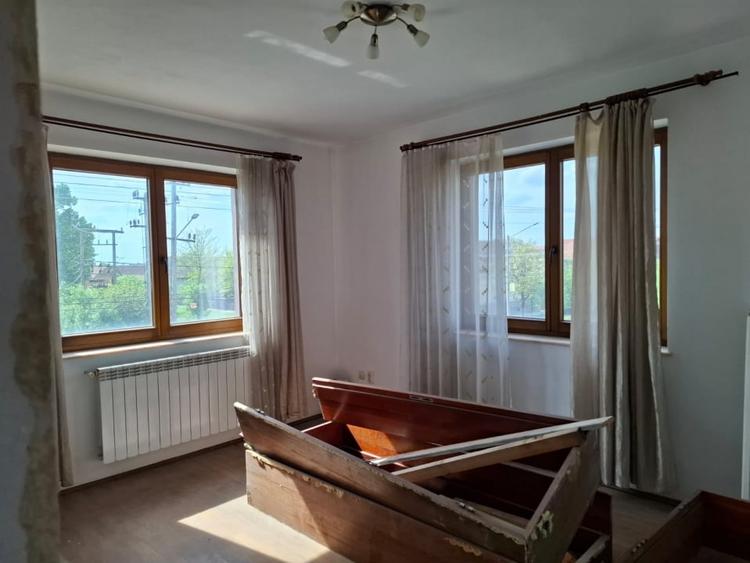 Casă individuală cu 12 camere cu Canalizare în Nădlac