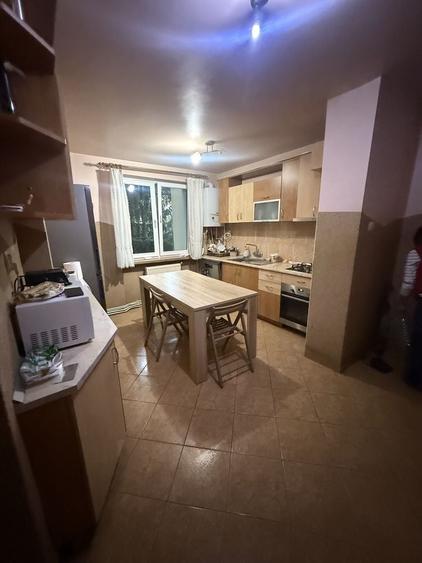 Apartament cu 3 camere decomandat în Săsar