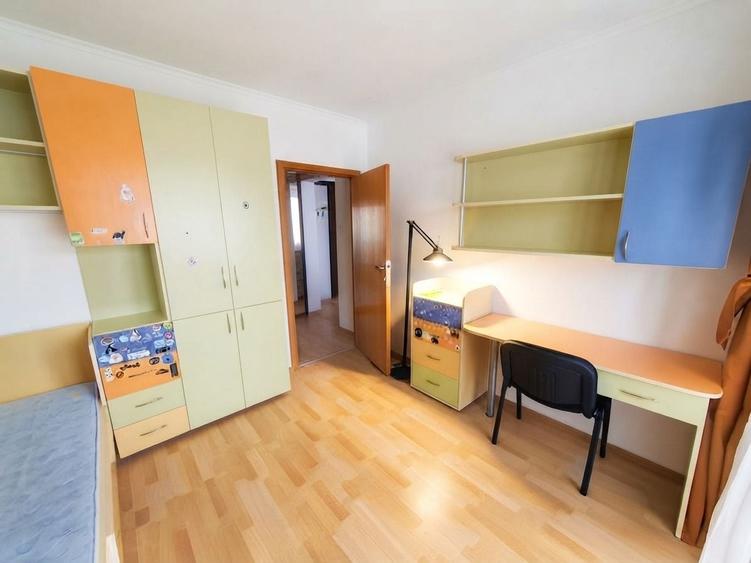 Apartament cu 3 camere semidecomandat, mobilat în Barbu Văcărescu