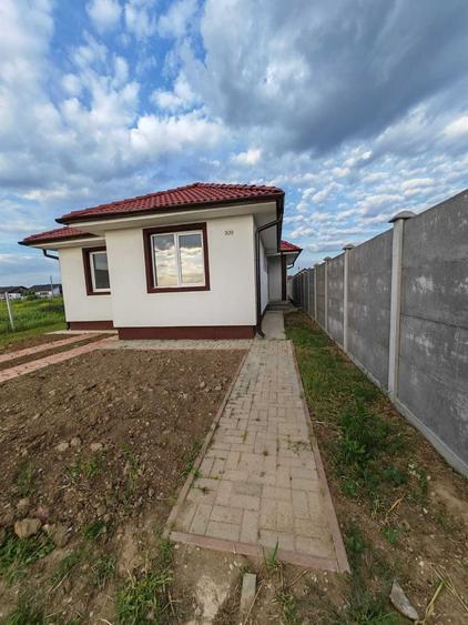 Casă cu 4 camere cu Teren 430 Mp în Biharia