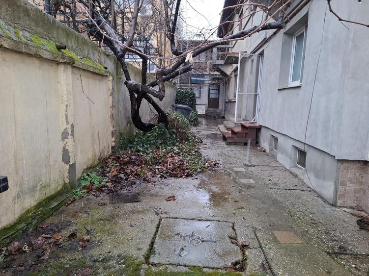 Casă individuală cu 12 camere cu Canalizare în Unirii