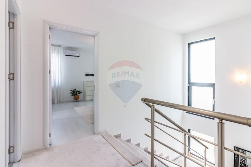 Casă individuală cu 4 camere cu Teren 320 Mp în Tunari