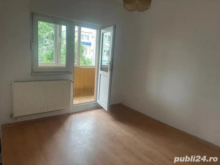 Apartament cu 3 camere semidecomandat în Lugoj