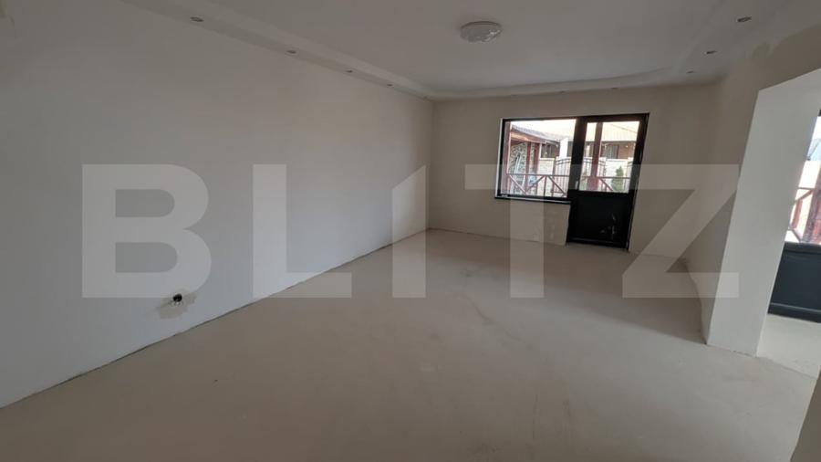Duplex cu 4 camere cu Canalizare în Micești