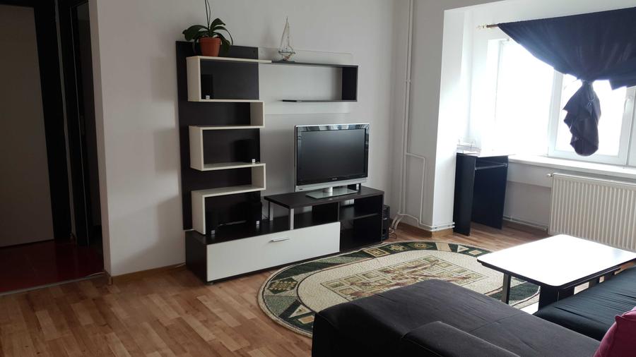 Apartament cu 3 camere decomandat în Medicină