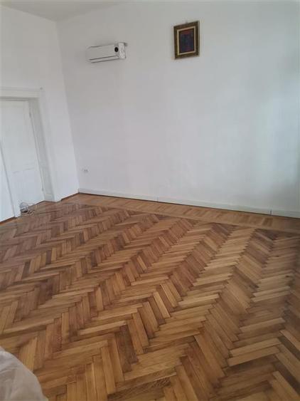 Casă cu 4 camere cu Canalizare în Central