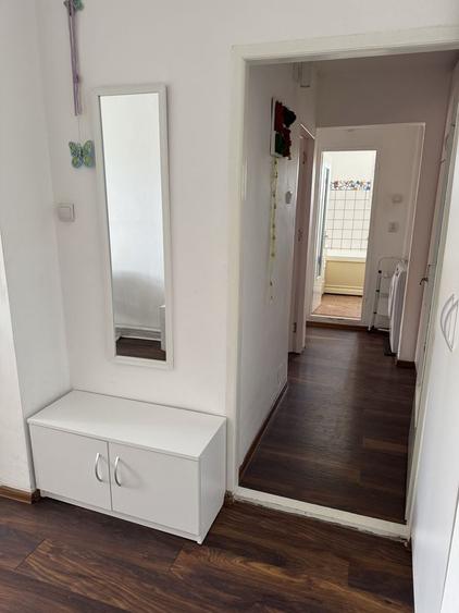 Apartament cu 3 camere semidecomandat în Decebal