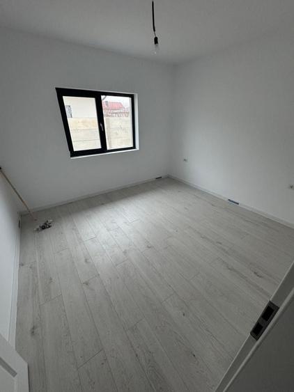 Casă individuală cu 4 camere cu Canalizare în Clinceni