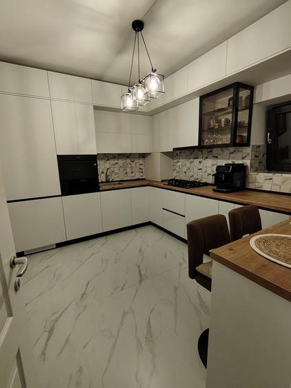 Apartament cu 2 camere decomandat în Roșu