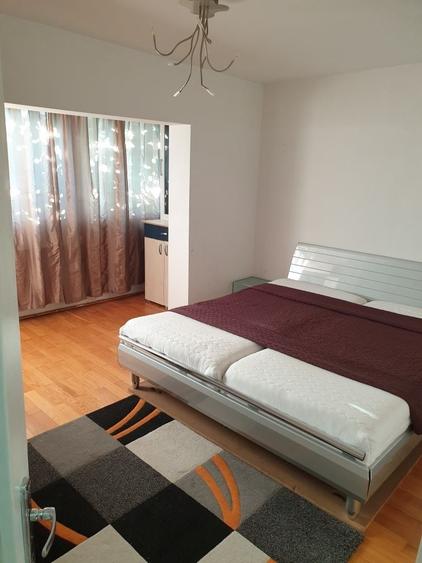 Apartament cu 4 camere decomandat în Central