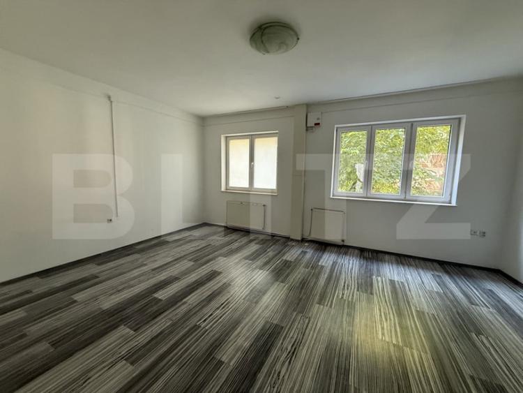 Casă cu 5 camere cu Teren 539 Mp în Central