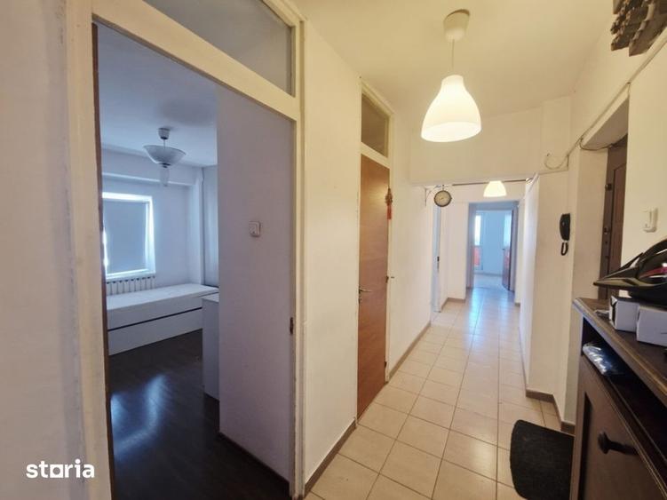 Apartament cu 4 camere decomandat în Tei