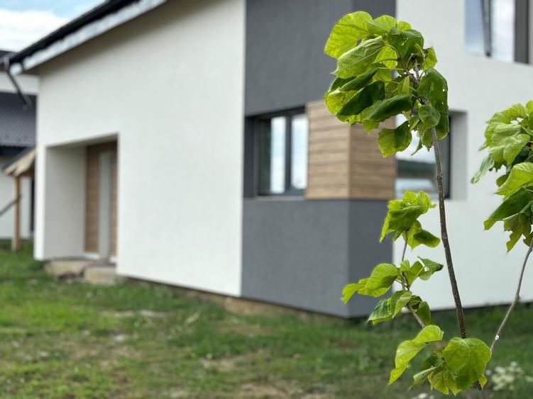 Casă individuală cu 5 camere cu Canalizare în Șura Mică