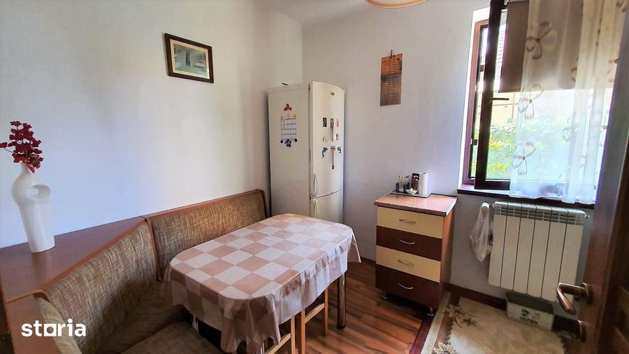 Casă cu 8 camere cu Teren 430 Mp în Valea Aurie