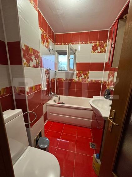 Apartament cu 4 camere semidecomandat, mobilat în Central