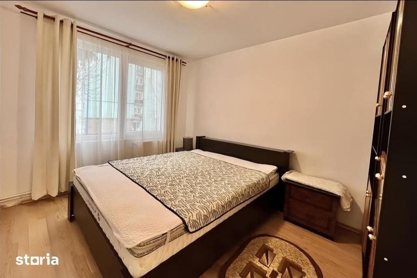 Apartament cu 3 camere decomandat în Tractorul
