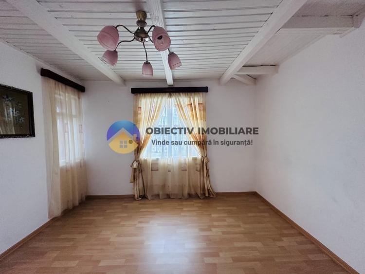 Casă individuală cu 4 camere cu Canalizare în Mărgineni