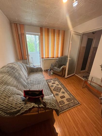 Apartament cu 3 camere semidecomandat în Viziru 1