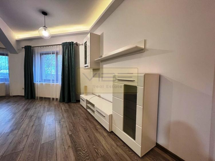 Apartament cu 2 camere semidecomandat, mobilat în Podul de Fier