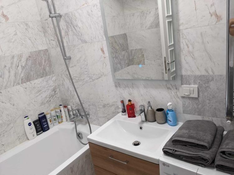Apartament cu 2 camere decomandat în Cârlig
