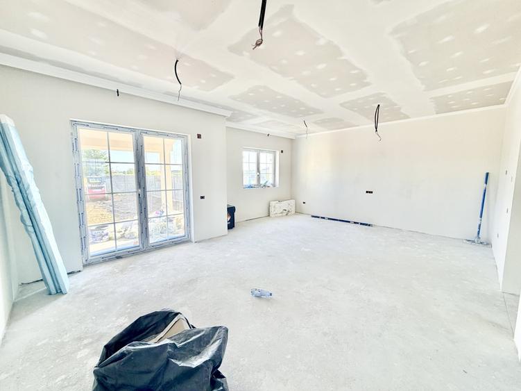 Duplex cu 4 camere cu Canalizare în Moșnița Nouă
