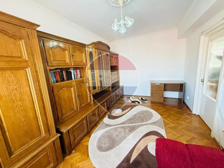 Apartament cu 4 camere decomandat, mobilat în Ultracentral
