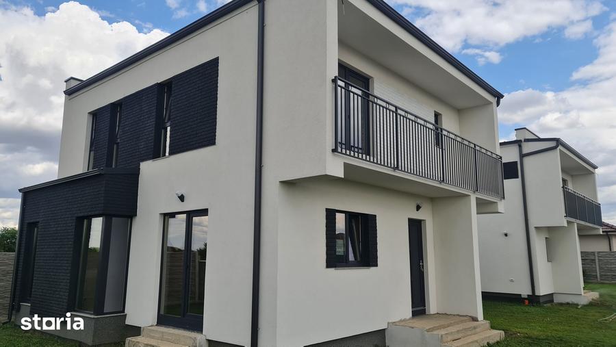 Casă cu 5 camere cu Teren 350 Mp în Dumbrăvița