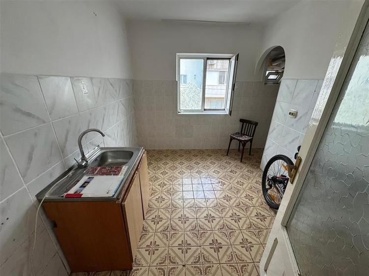 Apartament cu 3 camere decomandat în Câmpineanca