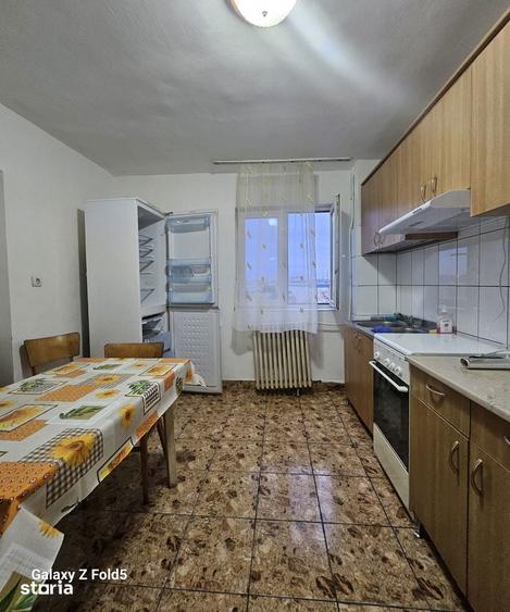 Apartament cu 3 camere decomandat în Nufărul