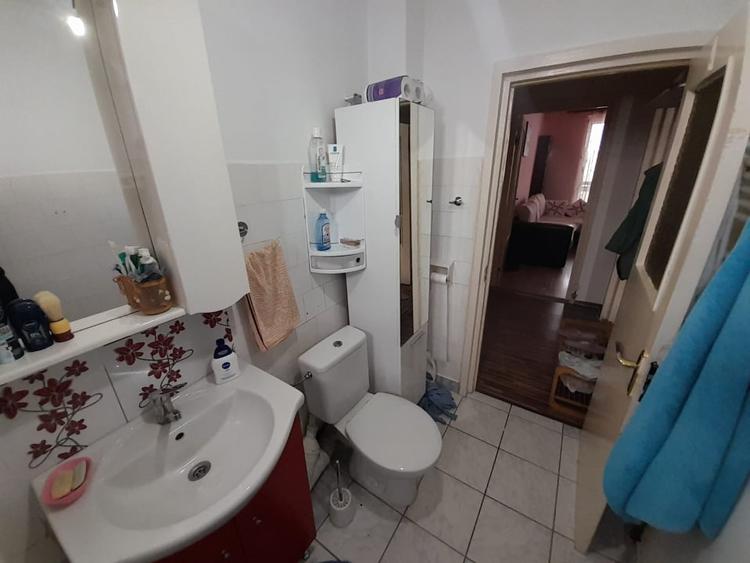 Apartament cu 3 camere decomandat, mobilat în Calea Moldovei