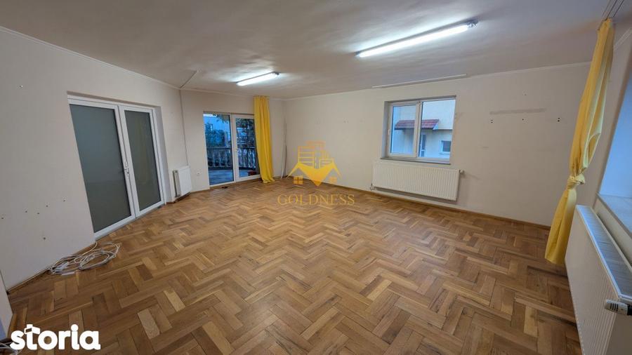 Casă cu 9 camere cu Teren 2000 Mp în Andrei Mureșanu